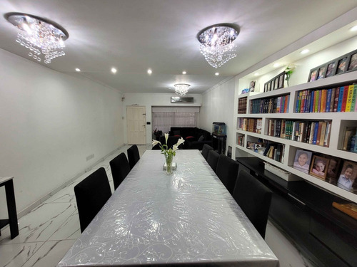 Imagen 4 de 19 de Triplex C/ Coch Y Pileta Climatizada, Impecable! En Venta!