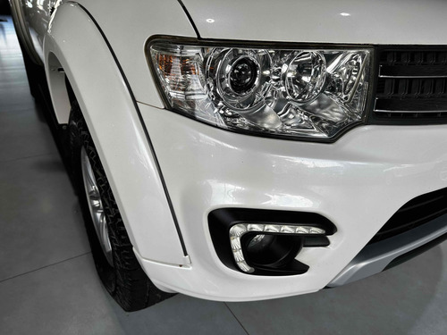 Mitsubishi L200 Triton 3.5 HPE 4X4 CD V6 24V FLEX 4P AUTOMÁTICO