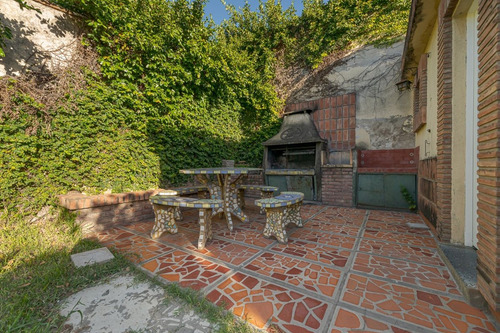 Venta Casa Dos Dormitorios Con Jardin En Fisherton