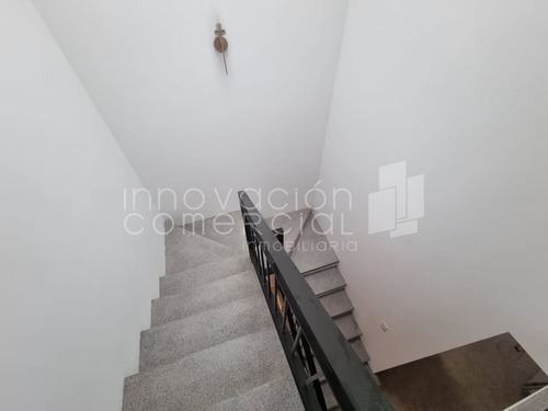Casa En Venta De 4 Recámaras, En El Refugio, Torre De Piedra