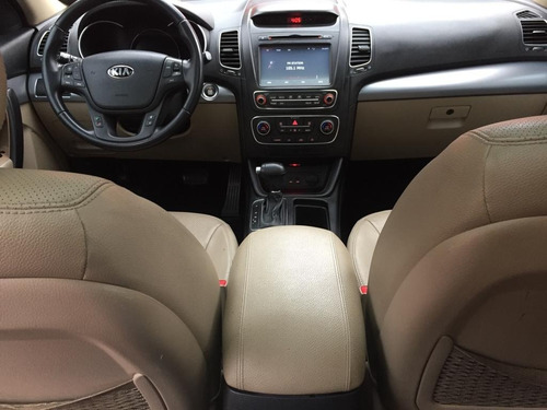 Imagem 10 de 13 de Kia Sorento