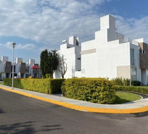 Casa En Venta, Recuperación Bancaria, Fraccionamiento Sonterra, Santiago De Queretaro , Queretaro. Laab2