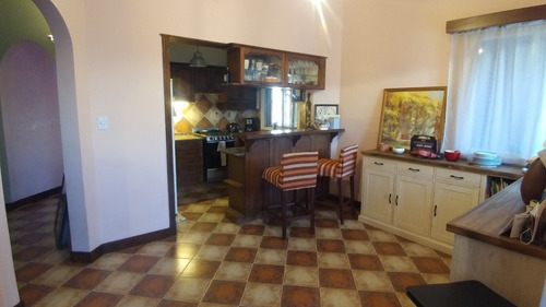 Imagen 12 de 22 de Excelente Chalet En 2 Plantas Reciclado Con Jardin Y Pileta. Precio Actualizado!!!!!!!