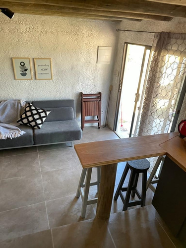 Inmobiliaria Costa Azul Vende Casa Reciclada A Nueva, Ubicada En Punta Rubia.