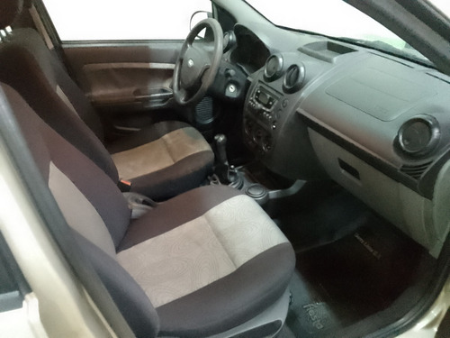 Imagen 12 de 15 de Ford Fiesta Max 1.6 2008