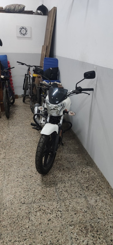 Bajaj V15