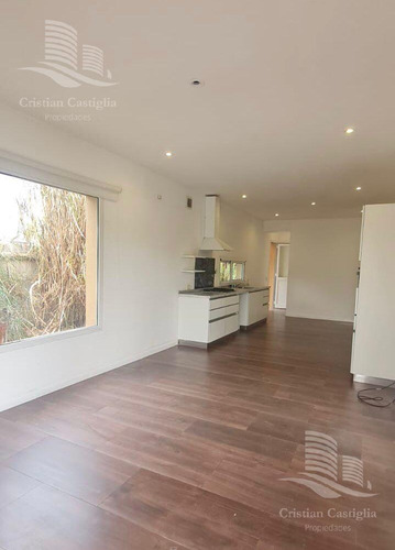 Casa En Venta San Isidro Labrador - 5 Ambientes Con Dependencia De Servicio