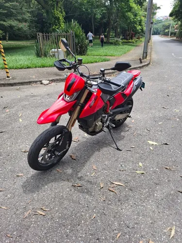 Ducati Hypermotard 698