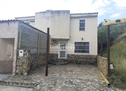 Negociable Town House En Cùa