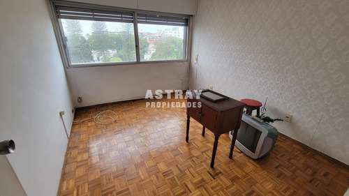 Imagen 16 de 17 de Apartamento En Venta De 3 Dormitorios En Pocitos (ref: Ast-2919)