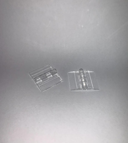Imagen 1 de 1 de Bisagra En Acrílico Transparente Para Estanterías