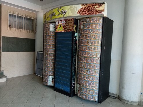 Imagen 2 de 13 de Kiosco / Stand Tipo Parada Inteligente