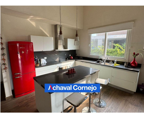 Casa De Una Planta Al Agua En Alquiler Amoblada En Ceibos, Puertos