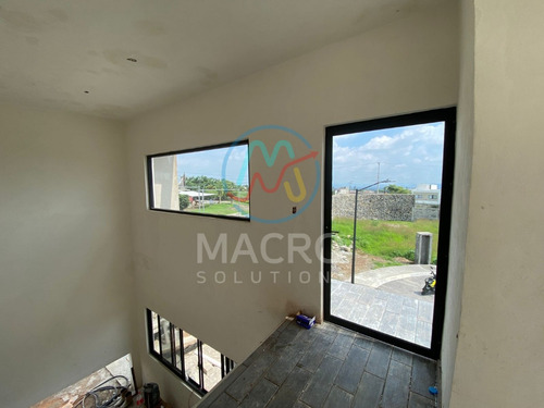 Casa En Preventa En Fracc. Tehuicil Con Escrituras, Con Amplio Jardín Y Alberca
