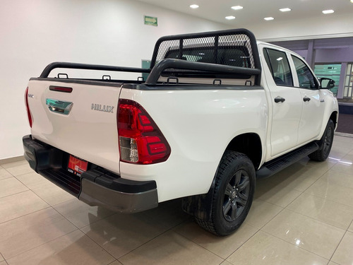 Toyota Hilux 2.7 Cabina Doble Sr Mt