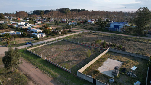 Hermoso Terreno Nivelado, Bien Delimitado, Y Pronto Para Edificar