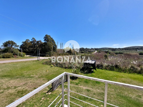 Casa En Punta Colorada - Piriápolis. 600 Metros De La Playa. 6 Personas, 3 Dormitorios, 2 Baños.