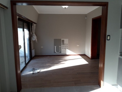 Imagen 7 de 16 de Excelente Chalet En Dos Plantas En Bernal Centro Oportunidad!!!