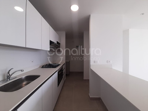 Apartamento En Arriendo Castropol 472-4590