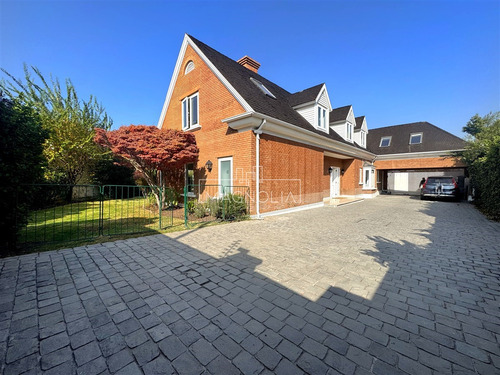 Casa En Arriendo De 6 Dorm. En Lo Barnechea