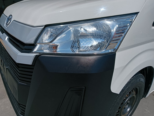 Toyota Hiace SUPER LARGA TM