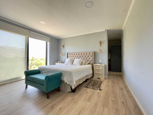 Casa Con 5.000 M2 De Terreno Con Piscina (82768)