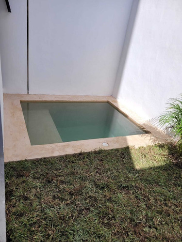 Townhouse Con Alberca En Venta En Temozón Norte, Mérida