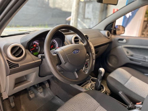 Ford Fiesta 1.6 Rocam Se Sedan 8v