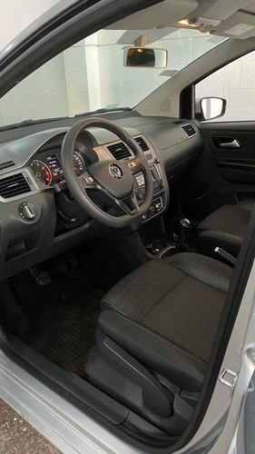 Imagen 7 de 15 de Volkswagen Suran 2016 1.6 Trendline //