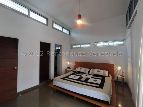 Imagen 2 de 16 de Leida Falcon Rentahouse Vende Casa En Mañongo Naguanagua 22-25273 Lf