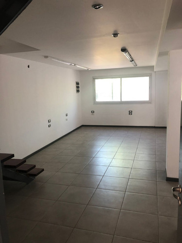 Imagen 7 de 30 de Oficinas Y Galpón Comercial Imperdible!!! Barrio San Martin Obispo Clara 163!!
