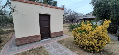 Venta Hermosa Finca Con Pileta Y Quincho!