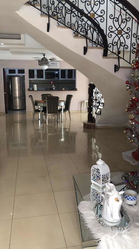 Imagen 3 de 8 de Alquilo Casa Con Piscina Para Vivienda O Uso Comercial