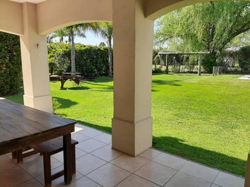 Venta Casa Pilar Del Este Los Jazmines, Muy Linda Casa En Lote Central Con Vista Al Parque, Una Planta