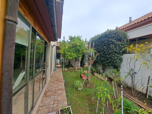 Casa Sólida Con Piscina En Condomio