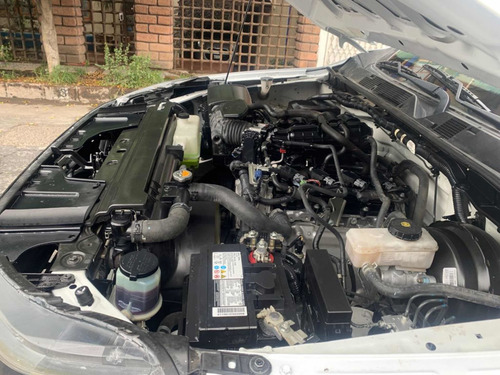 Imagen 13 de 15 de Nissan Np300 2.5 Estacas Dh Aa Mt