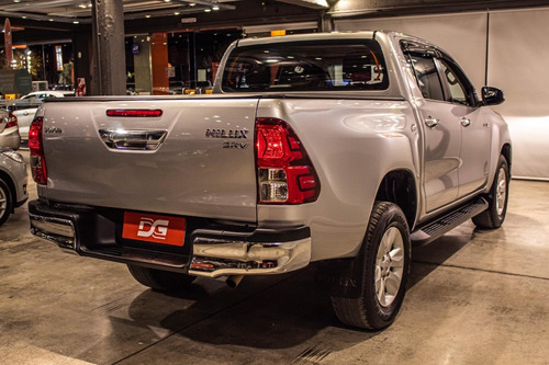 Imagen 12 de 22 de Toyota Hilux Srv 2.8 Tdi 4x2 53.000km 2019 Gris