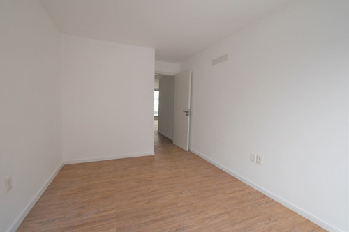 Apartamento En Venta De 2 Dormitorios En Barrio Sur