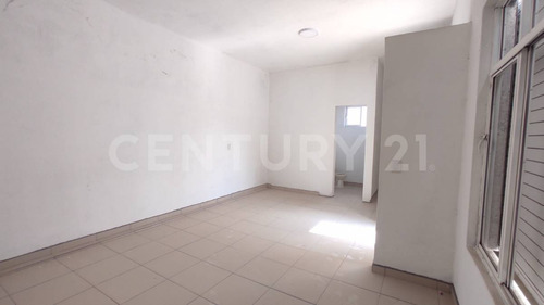 Casa En Venta Con Local Comercial En El Chamizal, Pedro Escobedo, Querétaro.