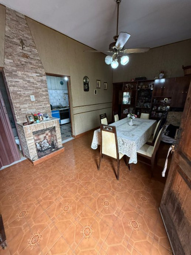 Casa En Venta En Ramos Mejia Sur 3 Ambientes Con Enorme Patio Mas Local Al Frente