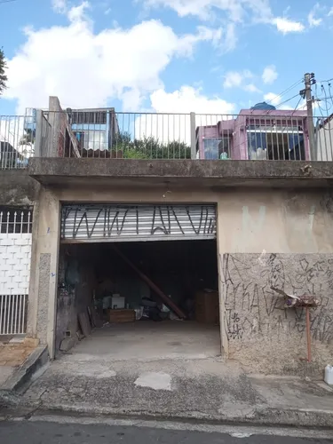 Casa Com Um Quarto, Cozinha E Banheiro.