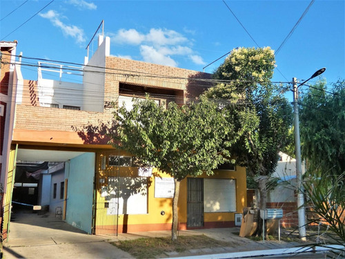 Imagen 1 de 30 de Venta En Block: Galpón + Dos Departamentos + Dos Locales