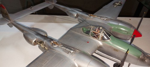 Kit Plástico Montado Avião Lockheed P-38 Lightning - 1/32