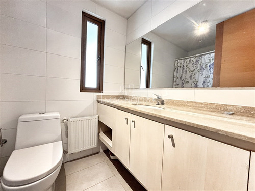 Casa En Venta De 6 Dorm. En Colina