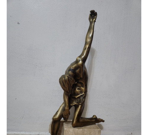 Escultura De Cristo Crucificado En Bronce Sobre Base Mármol