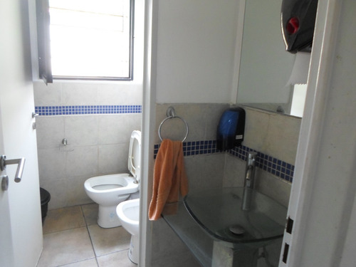 Hermoso Salon, Excelente Ubicacion, Unico En La Zona
