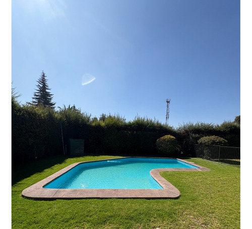 Casa En Venta Estilo Chileno, Ubicada En Chicureo.