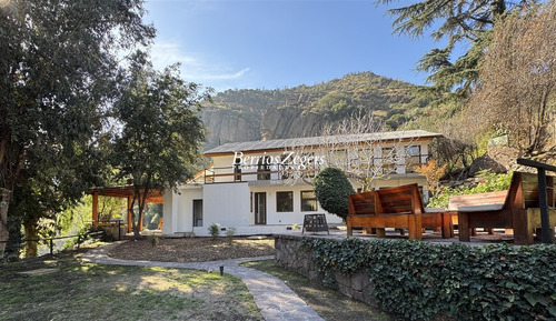 Casa En Venta De 4 Dorm. En Lo Barnechea Arrayan Rio