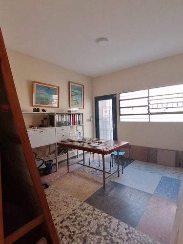 Local En Venta En Camino Maldonado. Con Oficina Y Vestuario
