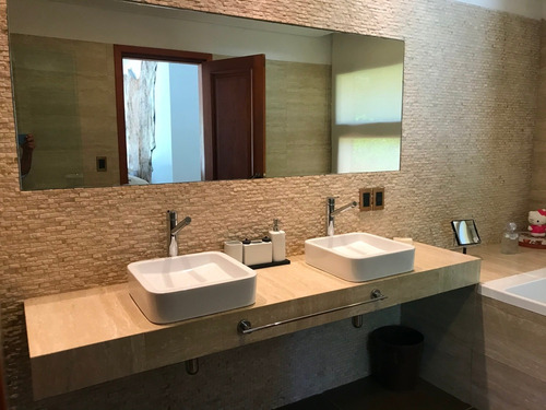 Casa, 4 Dormitorios Y Piscina